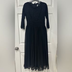Dainty Jewell’s black dress